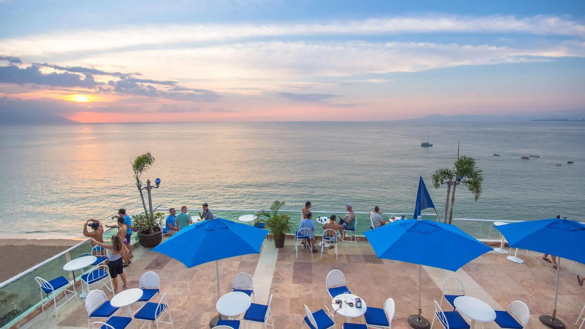 Blue Chairs Beachfront Resort Puerto Vallarta - Adults Only 3*,